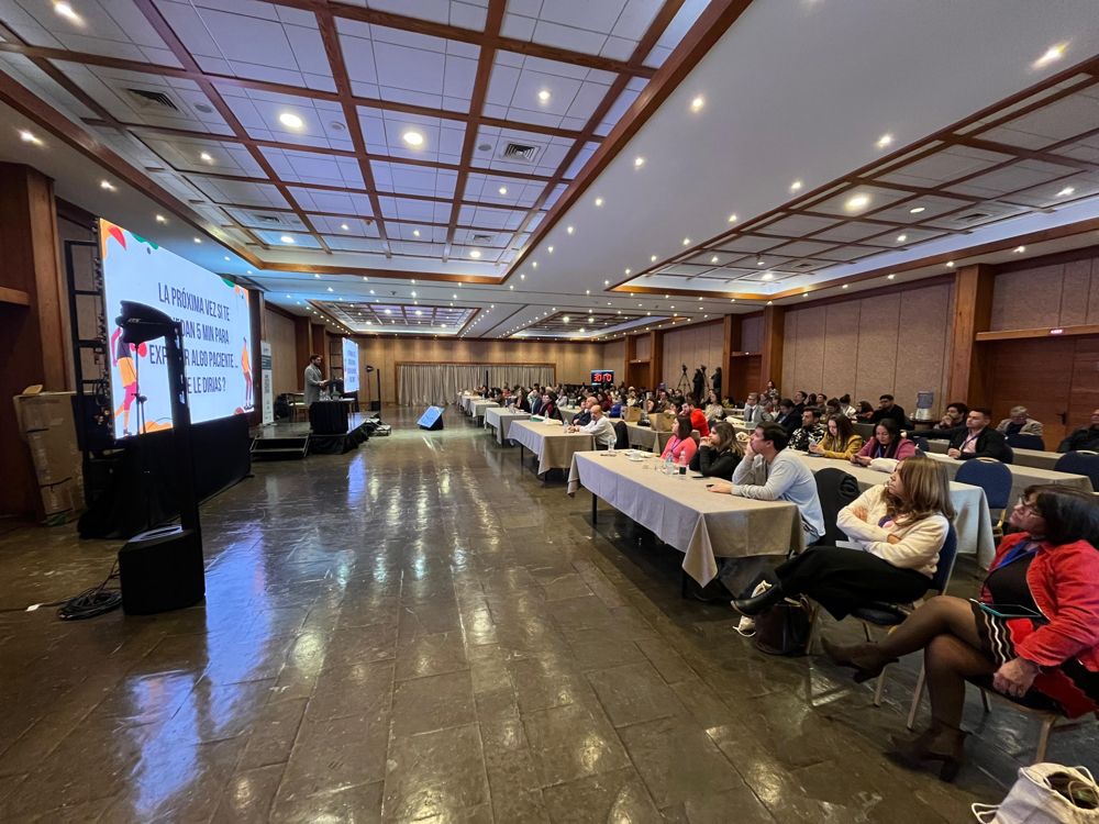 Pantalla LED de escenario, cámaras y cronómetro para expositores en las Jornadas ACHED-CP