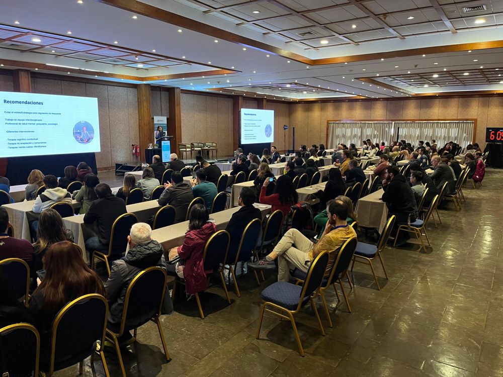 Sala completa durante una ponencia, Jornadas ACHED-CP La Serena 2025